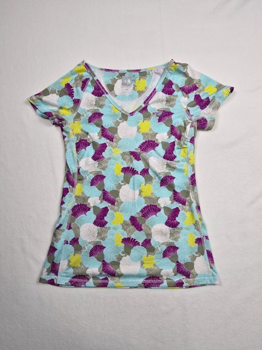 The North Face Womens V-Neck Floral Print Shirt Medium Hiking Gorp Athletic